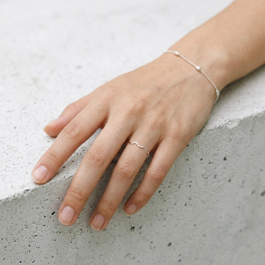 Elegant Wave Curve Ring