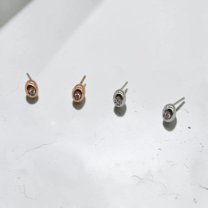 閃耀奪目的橢圓形豆豆耳釘