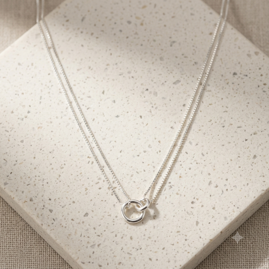 Minimalist Interlocking Double-Layer Necklace