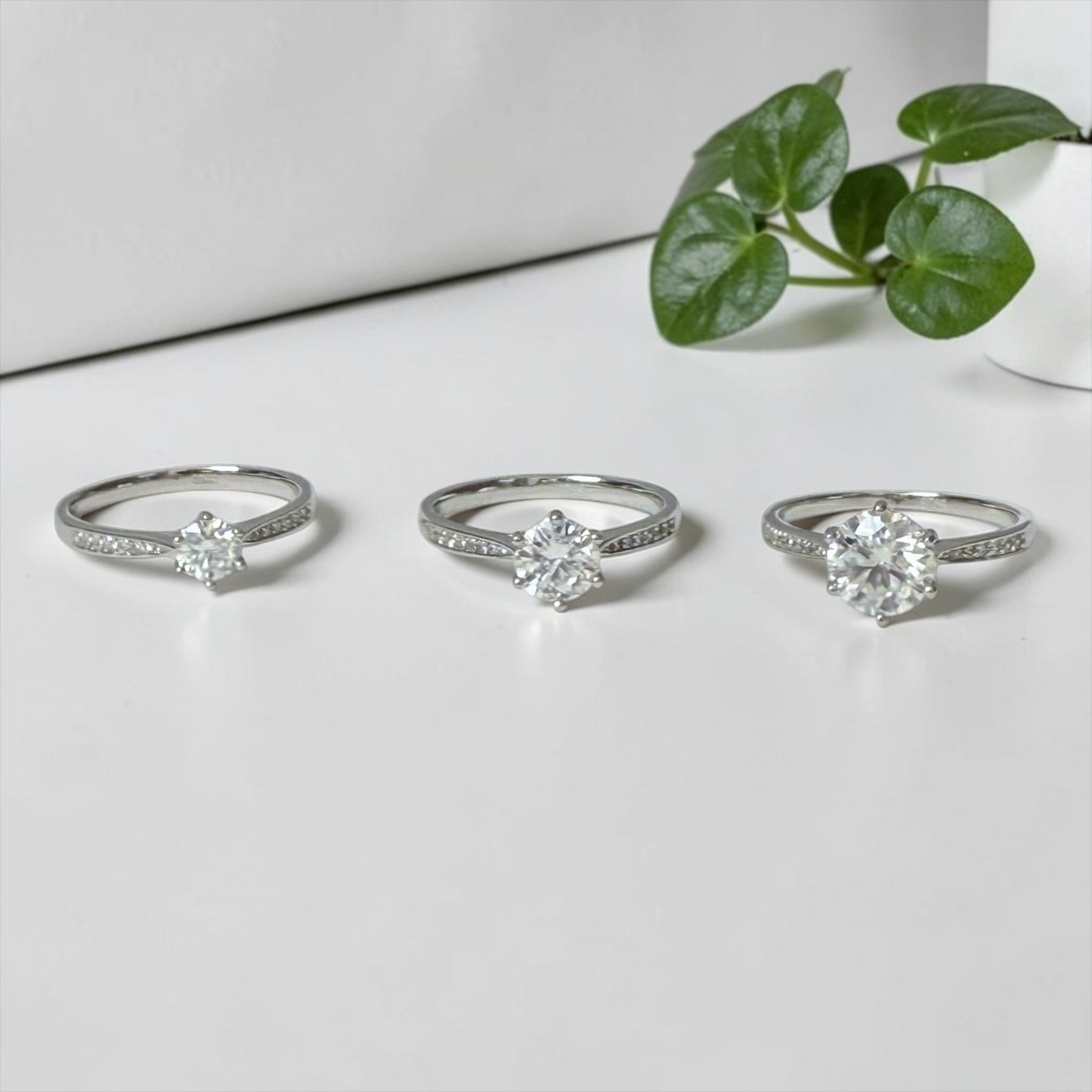 Aurae Moissanite Classic Six-Prong Solitaire Ring S925 Sterling Silver D VVS1 detail close-up shot