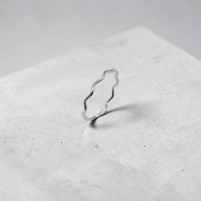 Elegant Wave Curve Ring